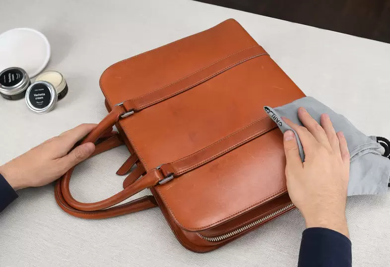 blog-draft-leather-bag-care_c3231318-703c-4e11-b567-a3a372941997