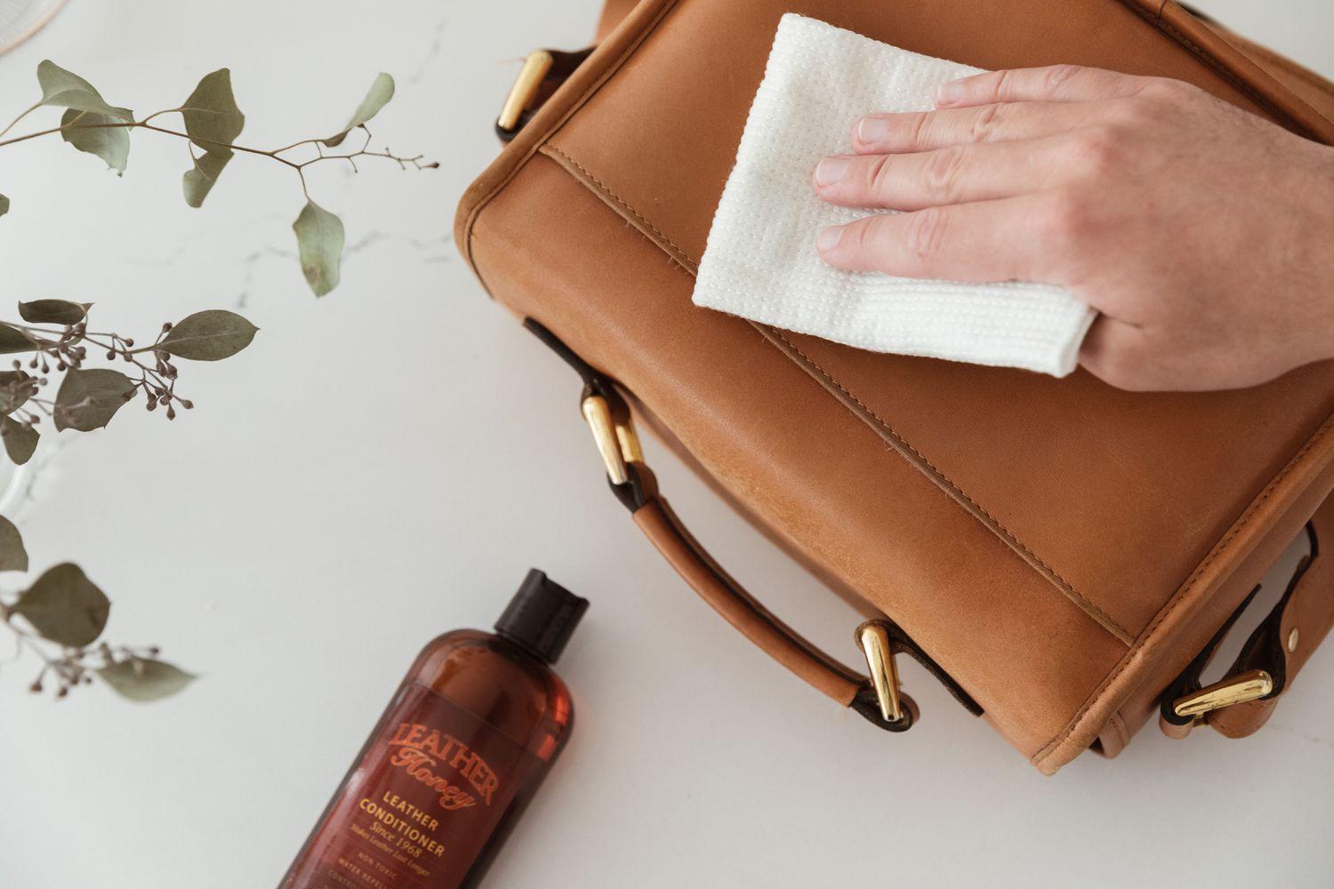 cleaning-leather-and-faux-leather-handbags-2145728-schema-1e1dd4d3909540e68a3a621c85c0865f