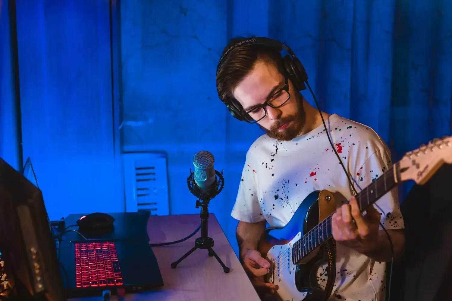 xmusician-recording.jpg.pagespeed.ic.v04n-mDpbS